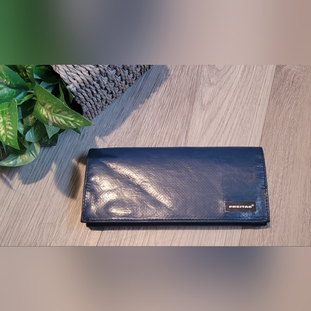 Freitag F555 Caroline 8" x 3.5" (~20cm x 9cm) Blue and Red Wallet Cardholder - Picture 4 of 15